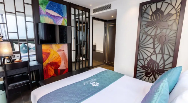 Семейный люкс с видом на реку White Lotus Hue Hotel