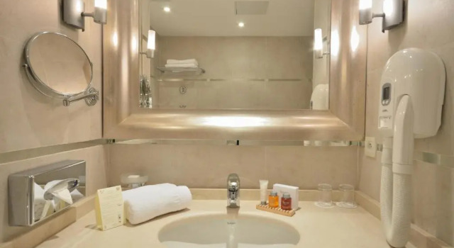 Люкс с видом на город Hotel Renoir