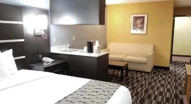 Люкс Microtel Inn & Suites by Wyndham Riverside
