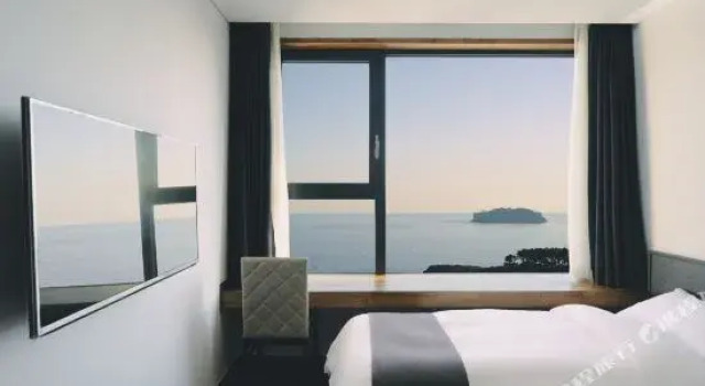 Jeju Poong Gyung Hotel, Забронировать Отель Отели Согвипхо 4 звезды, рядом с Saeyeongyo Bridge, 4*