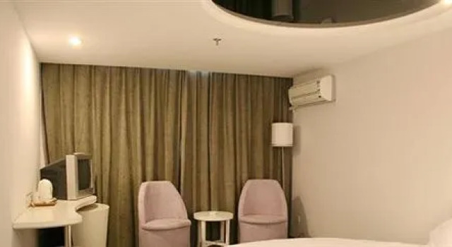 In Three Eight Mo Taiyi Plaza Dalian, Book Hotel Zhongshan District 
