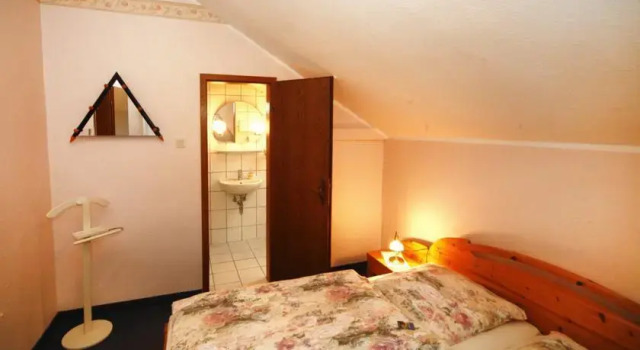 Hotel-Pension Huus in`t Dörp, Забронировать Отель Боркум East Frisian Islands, рядом с Оздоровительный центр и аквапарк "Гецайтенланд"