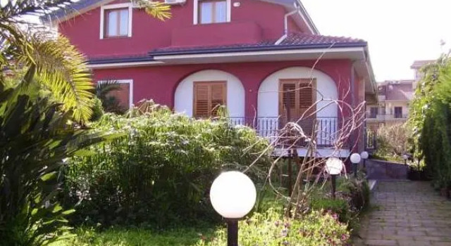 Кровать в общем номере B&B Casalotto Inn
