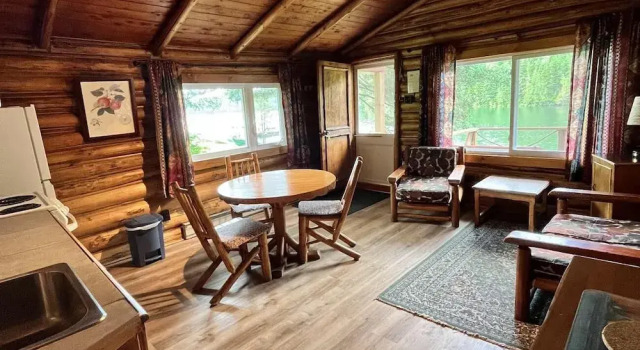 Шале с балконом Kan-à-Mouche Pourvoirie Auberge et Chalets