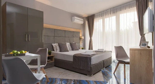Студия с балконом и с видом на город Marina Beach Apartments