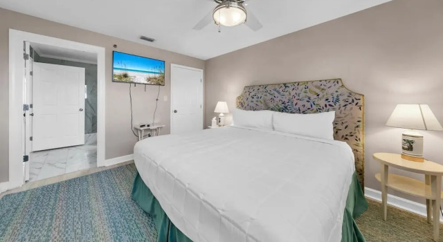 Sterling Beach #301, Book Lejlighed Hoteller i Lower Grand Lagoon med parkering, Parkering