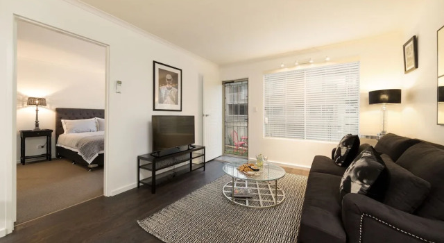 The Manhattan - Central & Sophisticated
