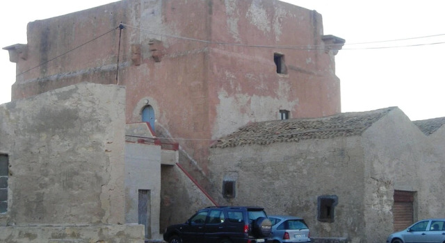 House With 3 Bedrooms in Marsala, With Wonderful sea View and Terrace - 20 m From the Beach, Book Vacation Home Hotels in Sicily with Parking, Parking