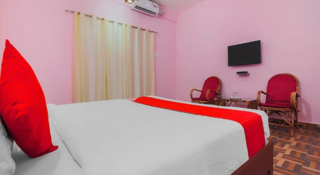 OYO 15449 Hotel Padma, Rezerwuj Hotel Morjim North Goa