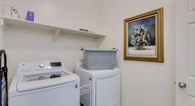 Surprise! New Home in Gated Community close to Golf, Shopping and Baseball by RedAwning, Забронировать Отель Сюрпрайз 