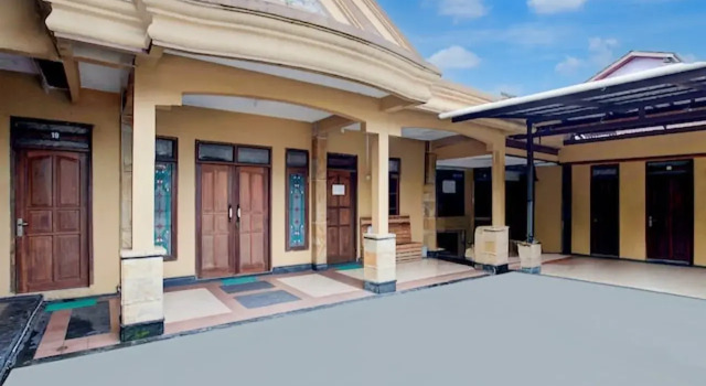 Hotel O Balikpapan near Taman Beruang Madu formerly Palm Cafe Inn