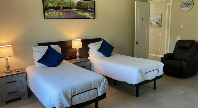 Двухместный люкс Deluxe Suite Dreams Guesthouse aka Care Takeover Home