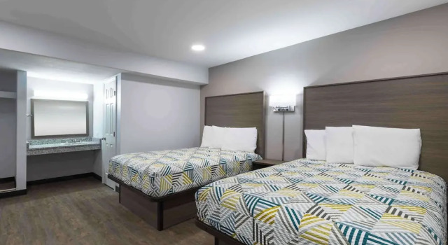 Четырёхместный номер Standard Motel 6 Hickory NC