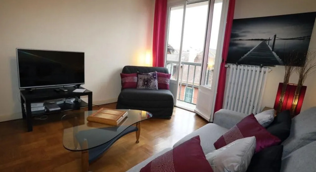 1 bedroom with elevator in downtown Annecy, Забронировать Отель Отели Анси 3 звезды, 3*