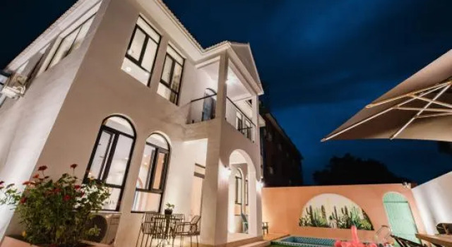 Longqingxia Lingting Homestay, Book Hotel Hoteller i Beijing Province med parkering, Parkering