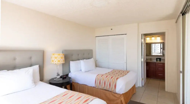 Waikiki Banyan - Ocean View Tower 2 Suite 2310, Забронировать Отель Отели Гонолулу 3 звезды, рядом с Royal Hawaiian Theater Legends in Concert Waikiki, 3*