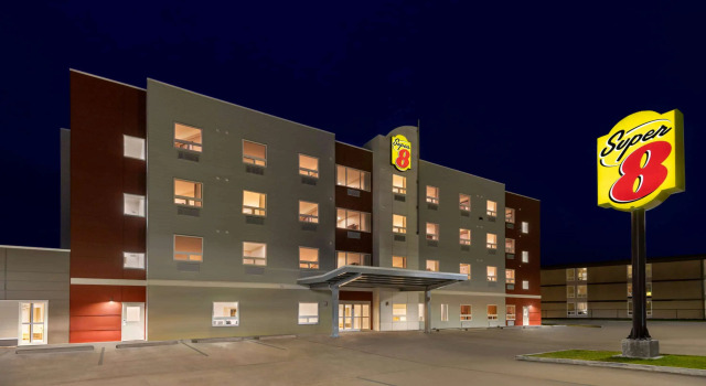 Super 8 by Wyndham Thompson, Book Hotel Hotels in Manitoba with Parking, Parking