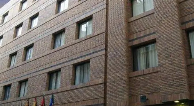 Кровать в общем номере B&B HOTEL Zaragoza Royal