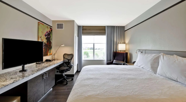 Двухместный номер Premium with In-Room Drinks and Snacks Hilton Garden Inn Detroit Troy