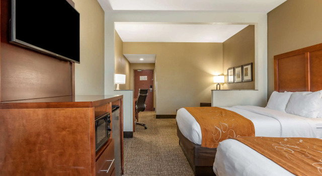 Четырёхместный люкс Comfort Suites Grand Rapids South