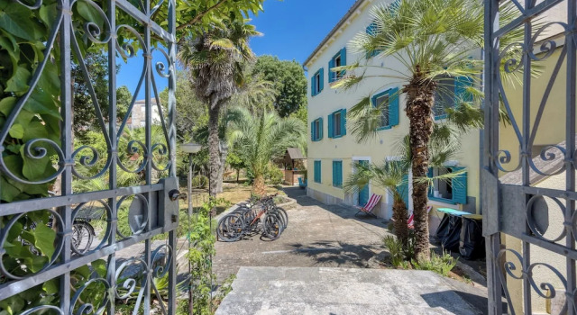 Семейная студия Blue Studio Apartment
