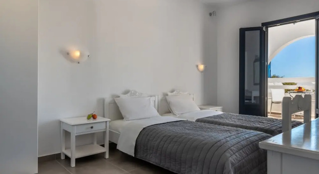 Двухместный номер Standard с балконом Rivari Santorini Hotel