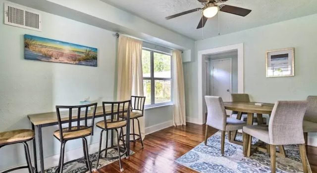 Centrally Located Home - 7 Miles to Siesta Key!