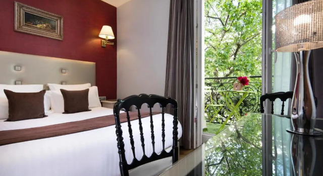Двухместный номер Superior Hotel Plaza Elysées