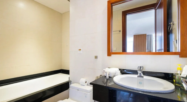 Двухместные апартаменты Night Life Lancaster 1br GymBarJapTown