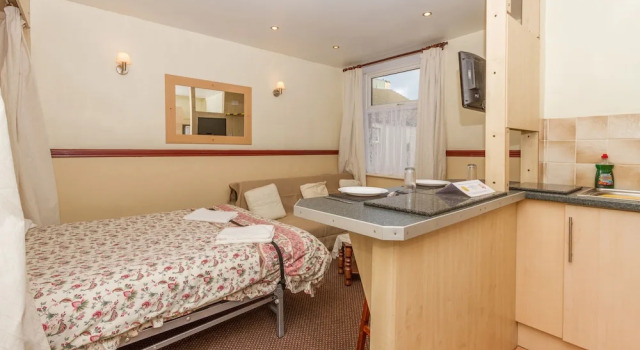 Студия Lynton Apartments