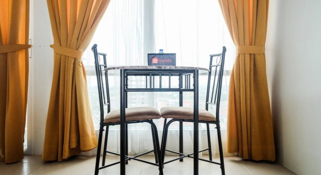 Modern and Chic Studio Altiz Bintaro Residence, Book Hotel Hotels in South Tangerang with a Pool, Swimming Pool