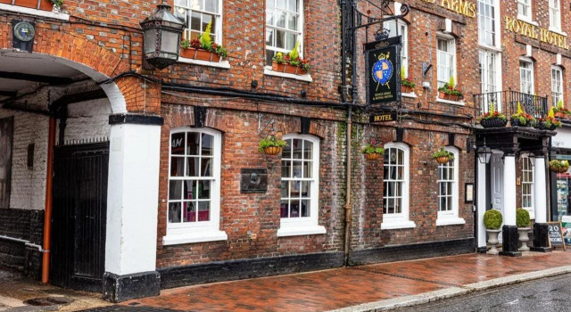 The Kings Arms and Royal Hotel, Godalming, Surrey - The Coaching Inn Group, Забронировать Отель Годалминг 