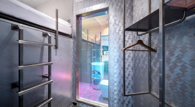 Двухместная капсула без окна верхняя Diamond Capsule Hotel Amsterdam South