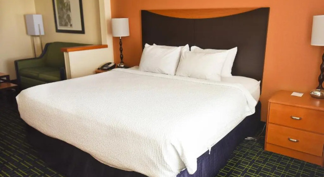 Студия AmericInn by Wyndham Topeka