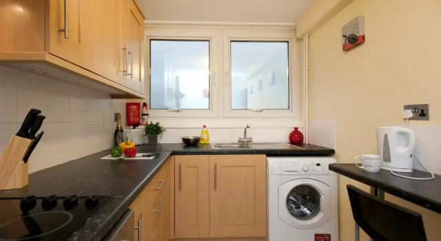 Двухместные апартаменты c 1 комнатой Victoria Centre 2 Bedroom Apartments with 4 Beds in Victoria Centre Shopping Centre - Nottingham City Centre - 24 hour access - Most Central Location - Full Kitchen - Opposite Hilton - Parking for Cars or Vans from Five pounds a day - Sunday 1pm Check-out