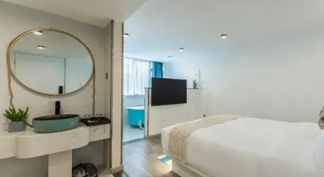 Люкс Deluxe YunMan Hotel (Economic Development Kunming University)