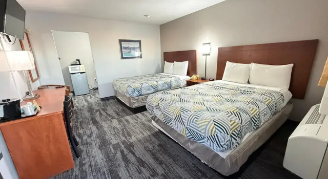 Standard Vierer Zimmer Regency Inn