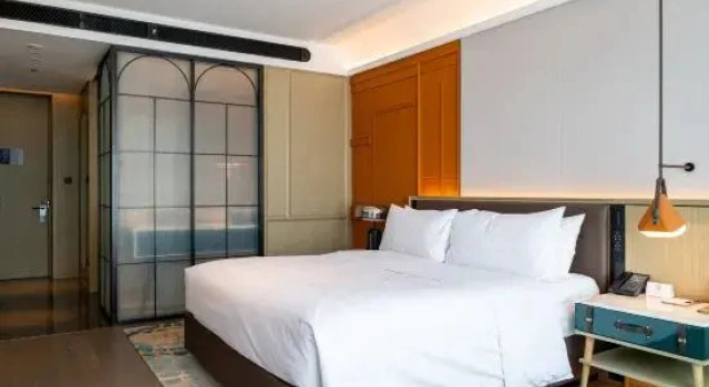 Номер Deluxe Renaissance Qingdao Hotel