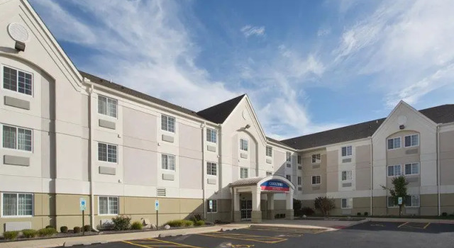 Кровать в общем номере Candlewood Suites - Peoria at Grand Prairie by IHG