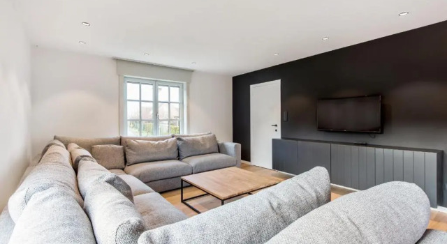 Big modern and bright villa near coast, Rezerwuj Willa Hotele w Bruksela z parkingiem, Parking