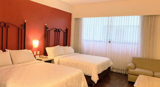 Четырёхместный номер Standard Holiday Inn Hotel & Suites Centro Historico by IHG