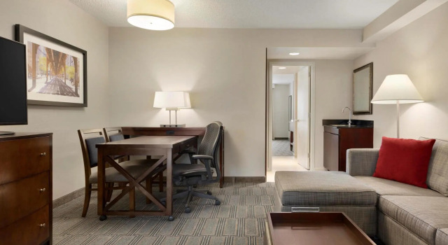 Люкс с 2 комнатами Embassy Suites by Hilton Chicago Lombard