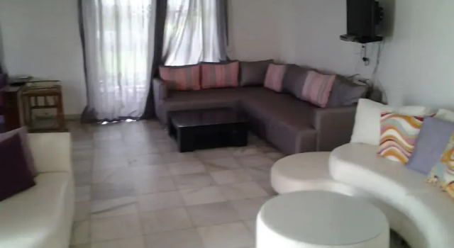 Villa RAJ, Rezerwuj Willa Hotele w Tanger-Tetouan z parkingiem, Parking