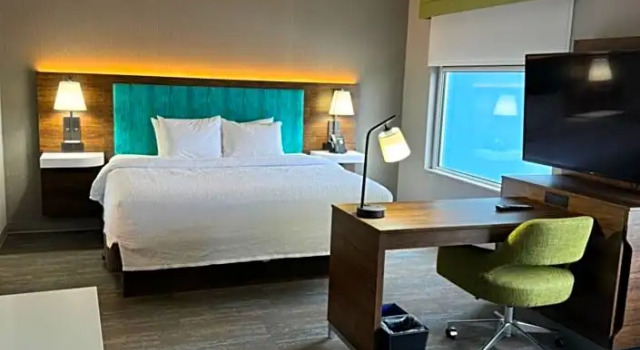 Люкс Hampton Inn By Hilton Kingston