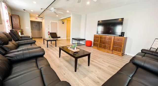 Коттедж Deluxe THE 1023 With Private Yard & Parking, Near Falls & Casino by Niagara Hospitality