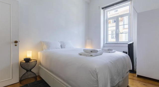 Sunny & Quiet Lisbon Apartment