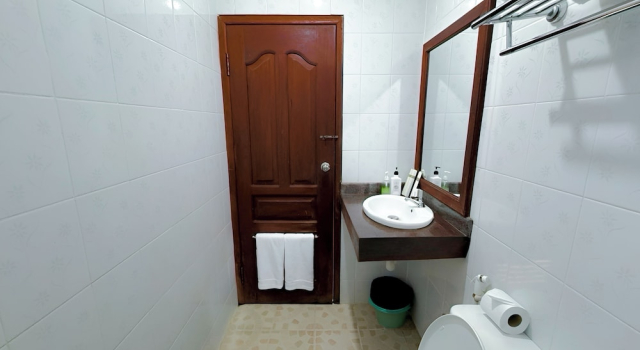 Четырёхместный семейный номер Standard VPlus Hotel