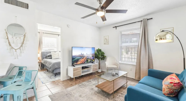 Апартаменты Prime Location Chic 1BR Fast Wifi 7 Min to Downtown