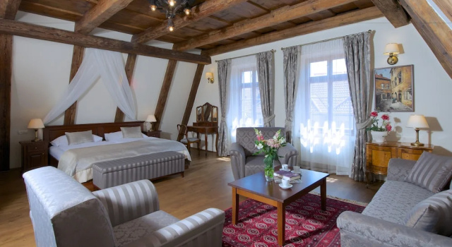 Luxusní podkrovní apartmá pokoj 3 pokoje s balkonem Residence U Mecenáše