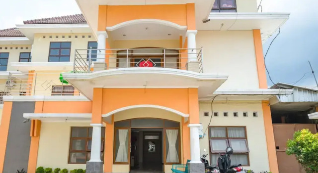 Hasanah Guest House Gajayana by Reddoorz